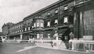 A Buckingham-palota... mutatja a szobát, amelyben a király meghalt, 1910. alkotó: Unbekannt