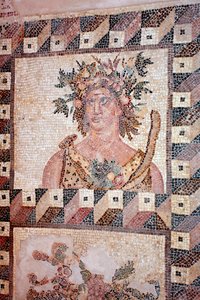Tavasz mellszobra - A négy évszak panel részlete - Paphos mozaikok, Dionüszosz háza - Kr.u. 2. század vége - Ciprus - Personification du Printemps - Részlet a négy évszak mozaikjából - Paphos mozaikjai, Dionüszosz háza - II. vége Század után alkotó: Unbekannt