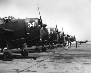 Fuvarozógépek a franciákhoz a Langley hordozóval, 1951 alkotó: Unbekannt