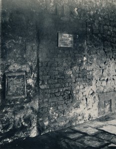 Charterhouse. Élelmiszer-nyílás és egy szerzetesi cella ajtaja, a kolostorban, 1925 alkotó: Unbekannt