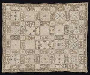 Egyszarvúkkal, sárkányokkal, egyéb állatokkal és virágmintákkal ellátott ruha, 1800-as évek. alkotó: Unbekannt