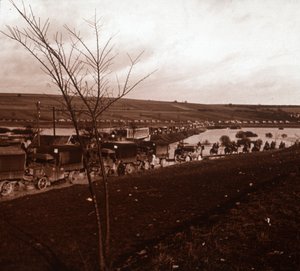 Teherautók oszlopa, Verdun, Észak-Franciaország, c1914-c1918 alkotó: Unbekannt