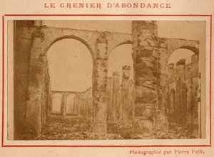 Párizs kommün (1871): kilátás az I. Napóleon alatt a liszt-, olaj- és bortartalékok miatt épített Grenier d