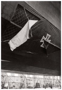 Megsérült német haditengerészet Zeppelin léghajója, I. világháború, 1914-1918 1933 alkotó: Unbekannt