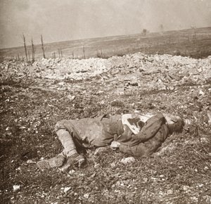 Halott német katona, Verdun, Észak-Franciaország, 1914-c1918. alkotó: Unbekannt