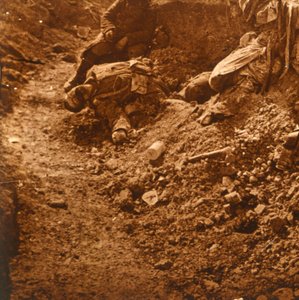 Holttest a lövészárokban, Perthes, Észak-Franciaország, 1914-c1918 alkotó: Unbekannt