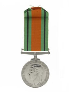 Védelmi érem 1939-45 (nikkel és selyem) alkotó: Unbekannt