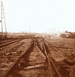 Megsemmisült vasúti sínek, Roeselare, Flandria, Belgium, c1914-c1918 alkotó: Unbekannt