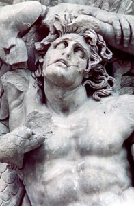 Részlet a pergamoni oltár nagy frízéből, ie 180-159 alkotó: Unbekannt
