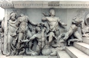 Részlet a pergamoni oltár nagy frízéből, ie 180-159 alkotó: Unbekannt