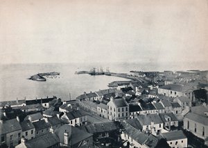 Donaghadee – Kilátás a templomtoronyból, a kikötőt mutatja, 1895 alkotó: Unbekannt