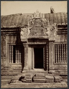 Ajtó egy belső burkolaton keresztül, Angkor Wat, Kambodzsa, c. 1880. alkotó: Unbekannt