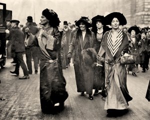 Emmeline Pethick Lawrence és Christabel Pankhurst, 1908 körül (fotó) alkotó: Unbekannt