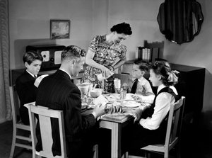 Család reggelinél, 1948 alkotó: Unbekannt