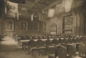 Zászlóra akasztott nagyterem, amelyben az élelmiszerboltok hatalmas társasága tartja banketteit, 1935. alkotó: Unbekannt