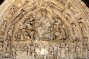 Fleury apátság bazilika északi kapu timpanonja: Krisztus a dicsőségben körülvéve evangélisták Saint Benoit sur Loire Franciaország alkotó: Unbekannt