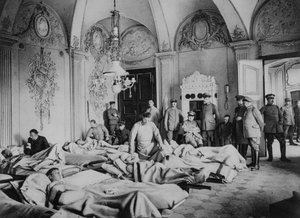 Francia és német megsebesült egy kastélyban Franciaországban, I. világháború, 1915 alkotó: Unbekannt