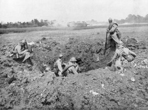 Kagylólyukban pihenő francia gyalogság, Chemin des Dames, Franciaország, 1918. június 11. alkotó: Unbekannt