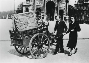 Francia menekültek hazatértek Franciaország németekhez való bukása után, Párizs, 1940. július alkotó: Unbekannt