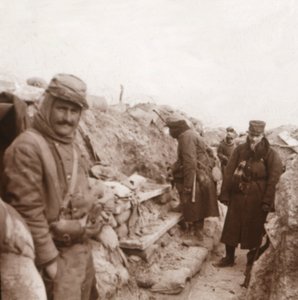 Francia katonák a lövészárokban, Perthes, Észak-Franciaország, c1914-c1918 alkotó: Unbekannt