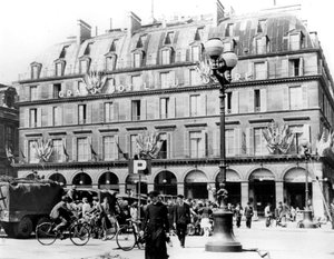 Leclercs tábornok francia csapatok Párizs központjában, 1944. augusztus alkotó: Unbekannt