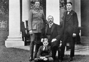 Louis Botha tábornok és fiai, c1918, c1920 alkotó: Unbekannt