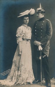 német pár. Egyenruhás férfival, 1906 alkotó: Unbekannt