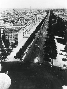 Német erők felvonulás a Champs Elysees mentén, Párizs, 1940. június 14 alkotó: Unbekannt