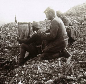 Német jeladók a Vaux-i erődön kívül, Verdun, Észak-Franciaország, 1914-c1918 alkotó: Unbekannt