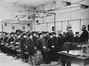 Német nőket képeznek villamosmunkásnak Berlinben, 1915 alkotó: Unbekannt