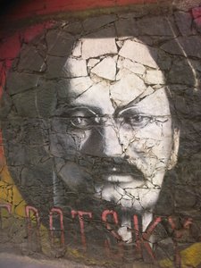 Leon Trockij graffitije alkotó: Unbekannt