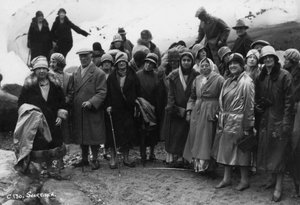 Turisták csoportja az észak-norvégiai Svartisenbe látogató 1929-ben alkotó: Unbekannt