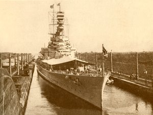 H.M.S. Híres áthaladás a Panama-csatornán York hercegével és hercegnőjével a fedélzeten, 1930 alkotó: Unbekannt