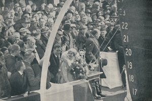 HRH York hercegnője York hercegével, Strathmore vízre bocsátása 1935. április 4-én, 1936. alkotó: Unbekannt