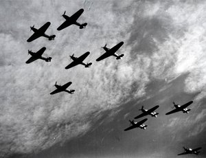 A Hawker Hurricanes alakzatban repül, brit csata, második világháború, 1940 alkotó: Unbekannt