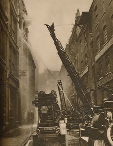 Hogyan birkózik meg az ellenségével a londoni tűzoltóság, 1935. alkotó: Unbekannt