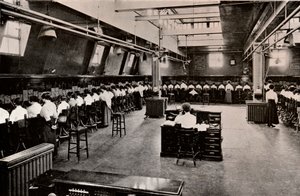 Egy nagy telefonközpontban, c1916 alkotó: Unbekannt