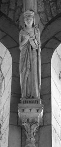 Egy robbanófejesben az Ószövetség királynője. Névtelen szobor. Collegiale Saint Sylvain, Levroux (Indre) alkotó: Unbekannt