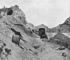 Sedd el Bahr összeomlott erődjének belsejében, 1915 alkotó: Unbekannt