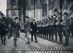 A csapatok ellenőrzése a kölni dóm lábánál, 1919, 1945 alkotó: Unbekannt