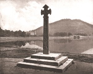 Inveraray kastély és kelta kereszt, Argyll, Skócia, 1894. alkotó: Unbekannt