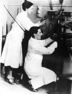 Irene Joliot-Curie és Frederic Joliot francia fizikusok, 1935. alkotó: Unbekannt