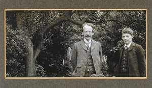J J Thomson fiával, George-al, 1909-ben alkotó: Unbekannt