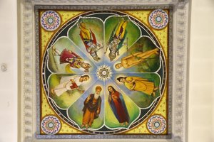 Jalaram Prathana hindu templom, Leicester. Mennyezeti műalkotás. Istenek (köztük Jézus Krisztus). Egyesült Királyság alkotó: Unbekannt