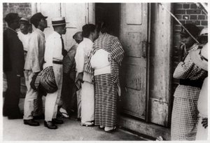 Japán tömeg a Zeppelin hangárba néz, Kasumigaura, Japán, 1929 1933 alkotó: Unbekannt