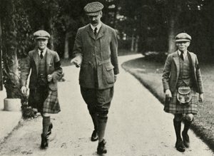 VI. György király és VIII. Edward exkirály Hansel úrral, oktatójukkal, 1911, 1937. alkotó: Unbekannt