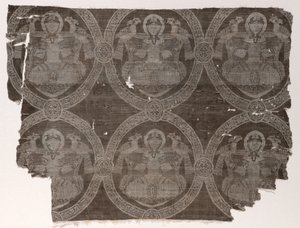 Lámpatöredék ülő herceggel, aki sólymokat tart kufic medalionokban, 1654-1955. alkotó: Unbekannt