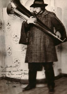 Leonyid Andrejev, orosz író, hangszeren játszik, 1900 alkotó: Unbekannt