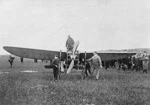 Louis Blériot az első sikeres átrepülésre készül a La Manche csatornán, 1909-ben alkotó: Unbekannt