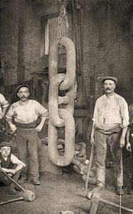 A Titanic horgonyláncának elkészítése a Hingley & Sonsnál, 1909 körül (fotó) alkotó: Unbekannt
